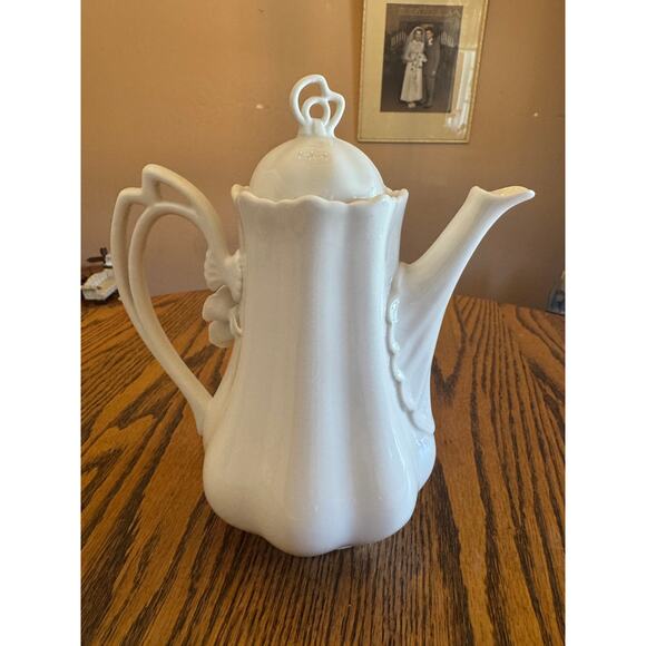 Grace’s Teaware Raised Rose Victorian Tall Coffee or Tea pot 48oz - Picture 2 of 7